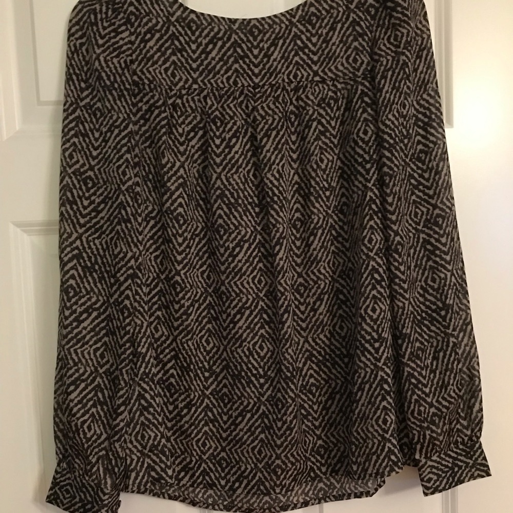 Black and white loose fit blouse